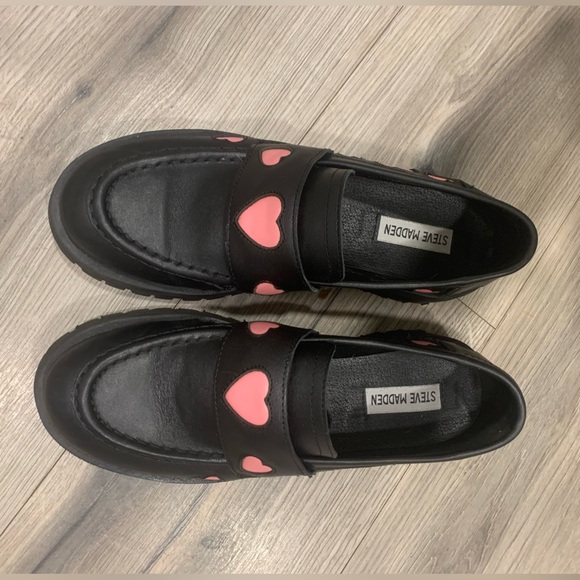 Steve Madden Lawrence H Chunky Loafers SZ 8 Black with Pink Hearts 💕 - Picture 5 of 7
